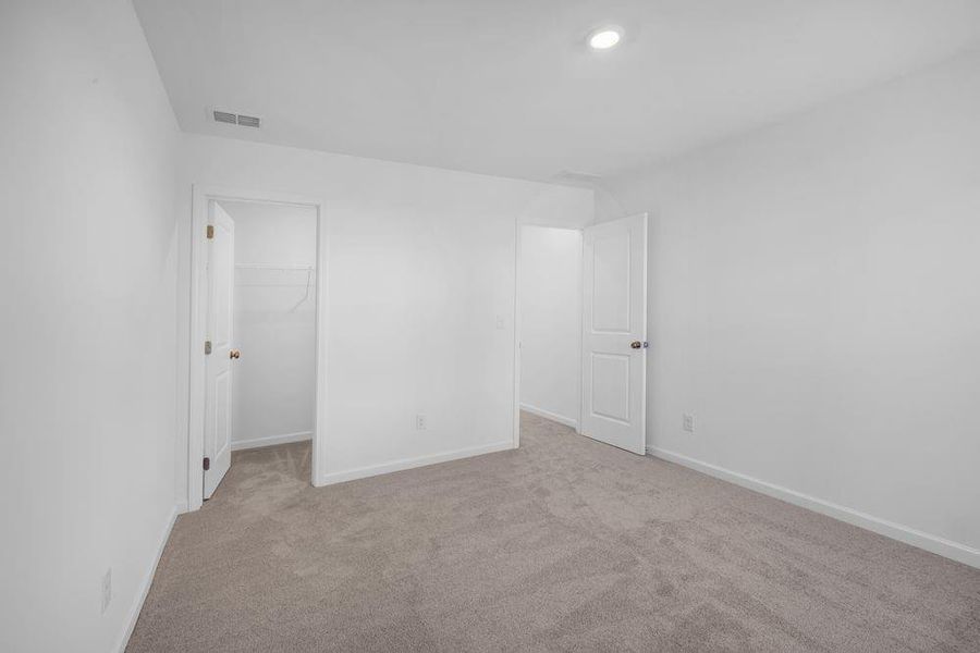 Spacious, unfurnished interior of a new home in Heritage River, Euharlee (Image 19).