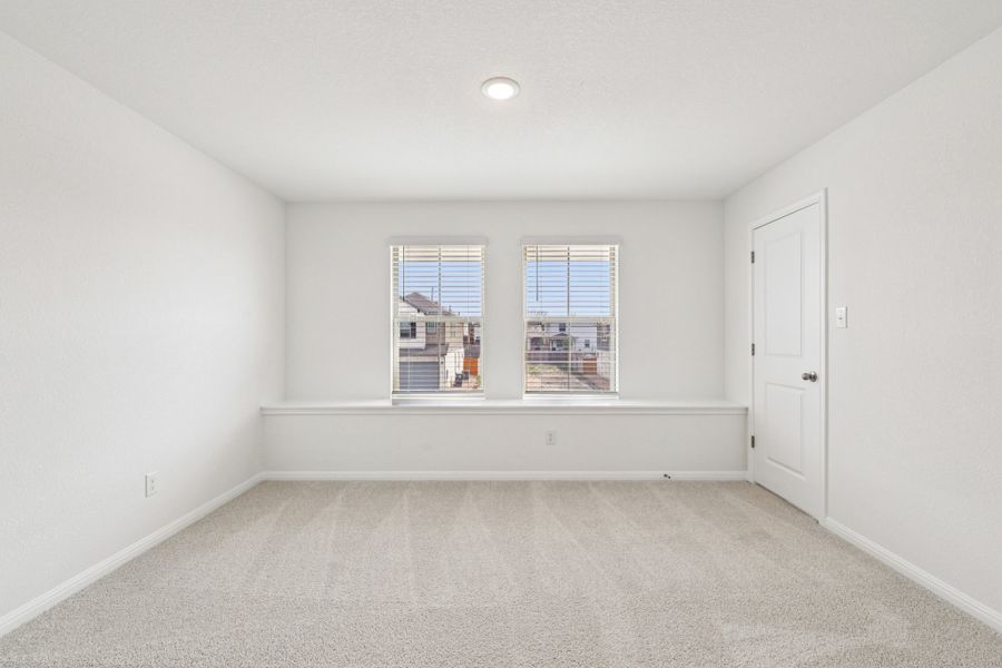 Spacious, unfurnished interior of a new home in Crosswinds, Kyle (Image 17).