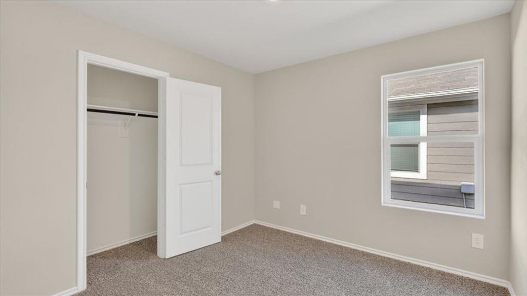 Spacious, unfurnished interior of a new home in Hickory Grove, Denton (Image 14).