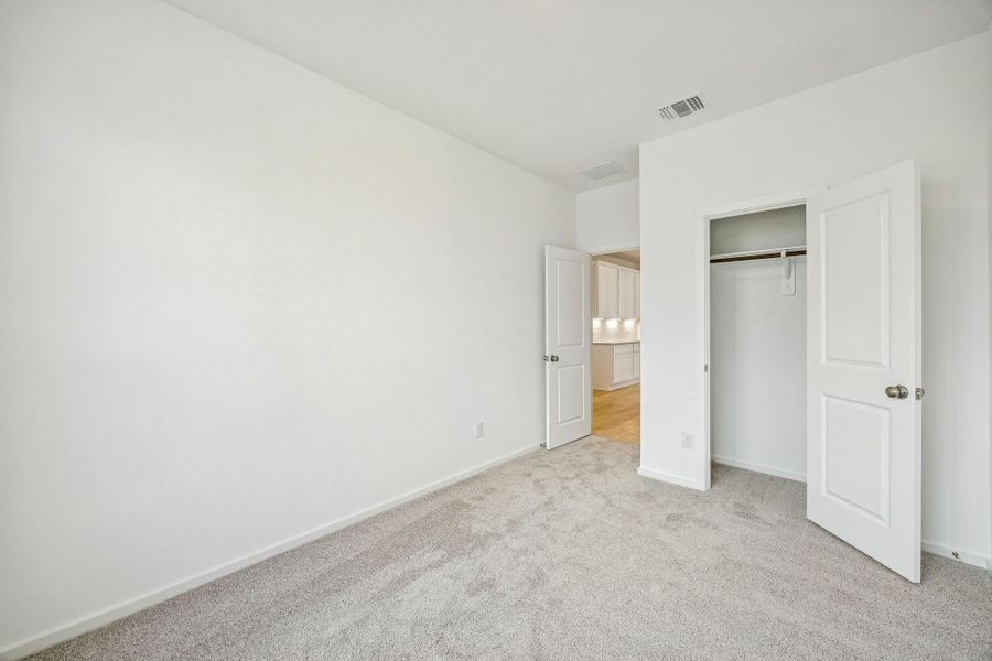 Spacious, unfurnished interior of a new home in Stokesbury, Waller (Image 22).