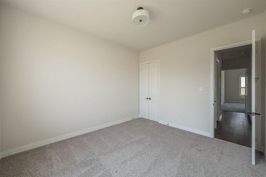 Spacious, unfurnished interior of a new home in Matthews Farms, Venus (Image 25).