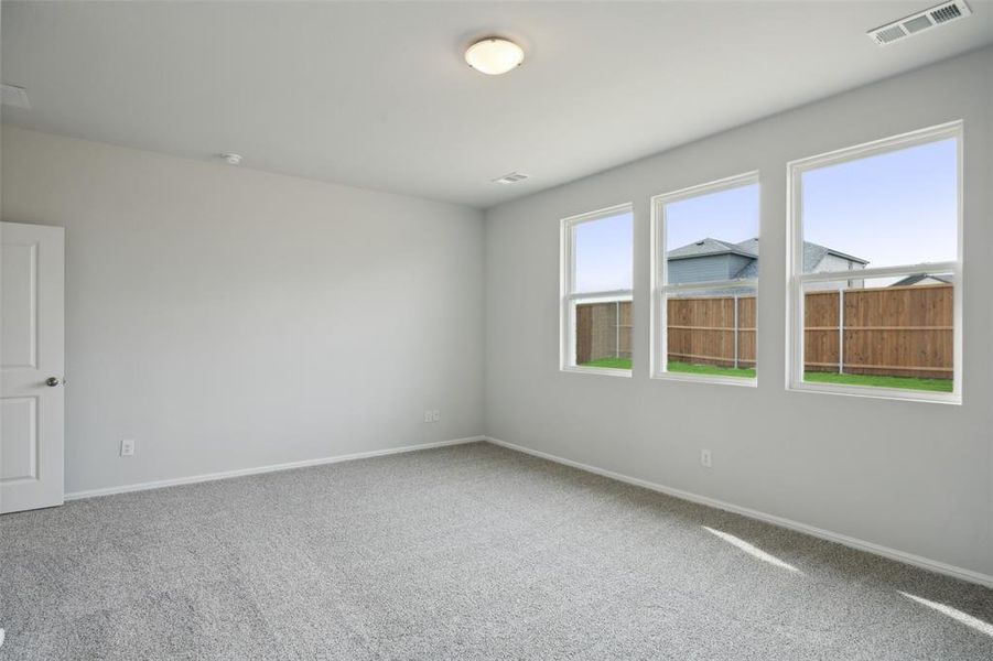 Spacious, unfurnished interior of a new home in Santorini, Seagoville (Image 9).