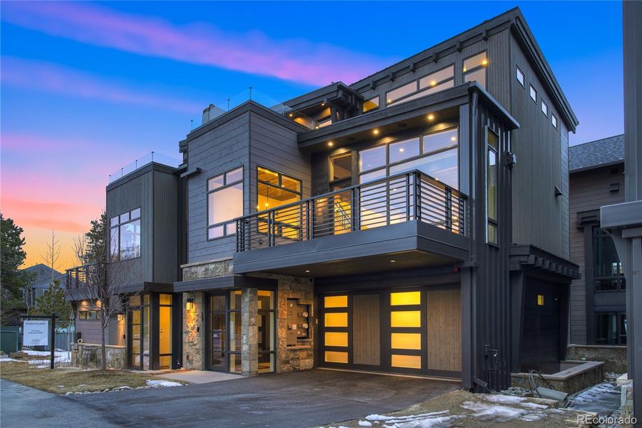 Condo located in Frisco, CO showcasing its design and architecture (Image 3).