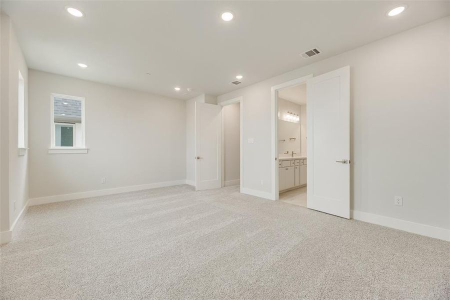 Spacious, unfurnished interior of a new home in Collin Creek, Plano (Image 25). Spacious, unfurnished interior of a new home in Collin Creek, Plano (Image 25).