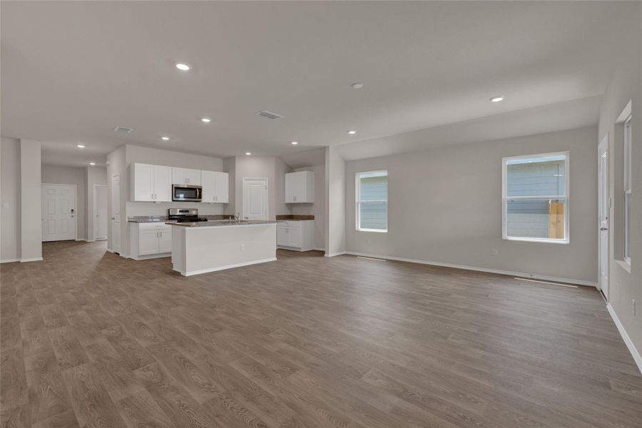Spacious, unfurnished interior of a new home in Bollinger, Maxwell (Image 18).