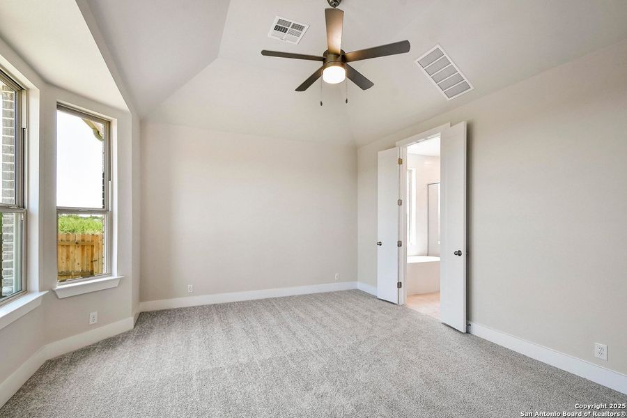 Spacious, unfurnished interior of a new home in Homestead, Schertz (Image 16).