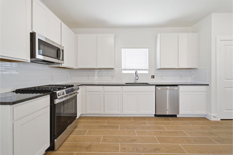 Furnished interior view inside a new home in Bay Creek, Baytown (Image 10).