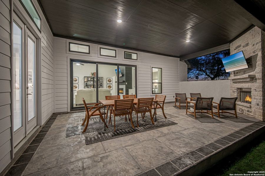 Image 19 of a home in Caliza Reserve.