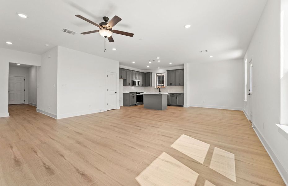 Spacious, unfurnished interior of a new home in Saddleback at Santa Rita Ranch, Liberty Hill (Image 18). Spacious, unfurnished interior of a new home in Saddleback at Santa Rita Ranch, Liberty Hill (Image 18).