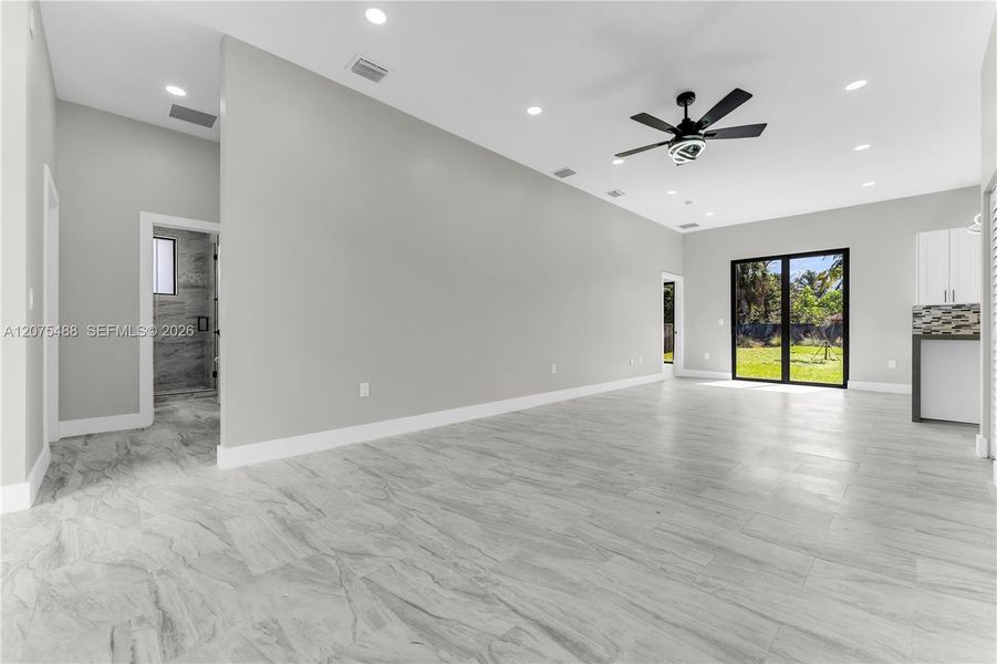 Spacious, unfurnished interior of a new home in , Fort Lauderdale (Image 45).