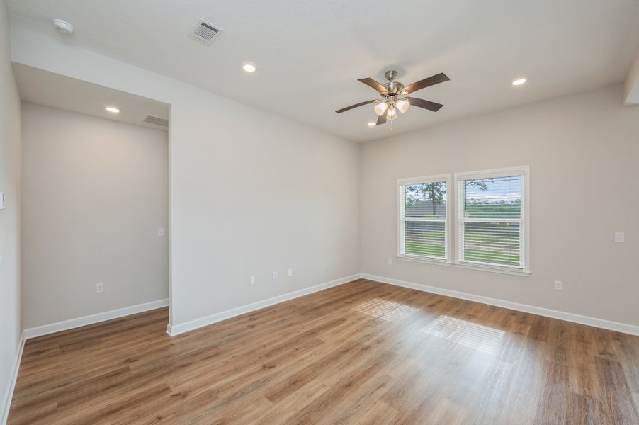 Spacious, unfurnished interior of a new home in Blossom Grove, Crestview (Image 14).