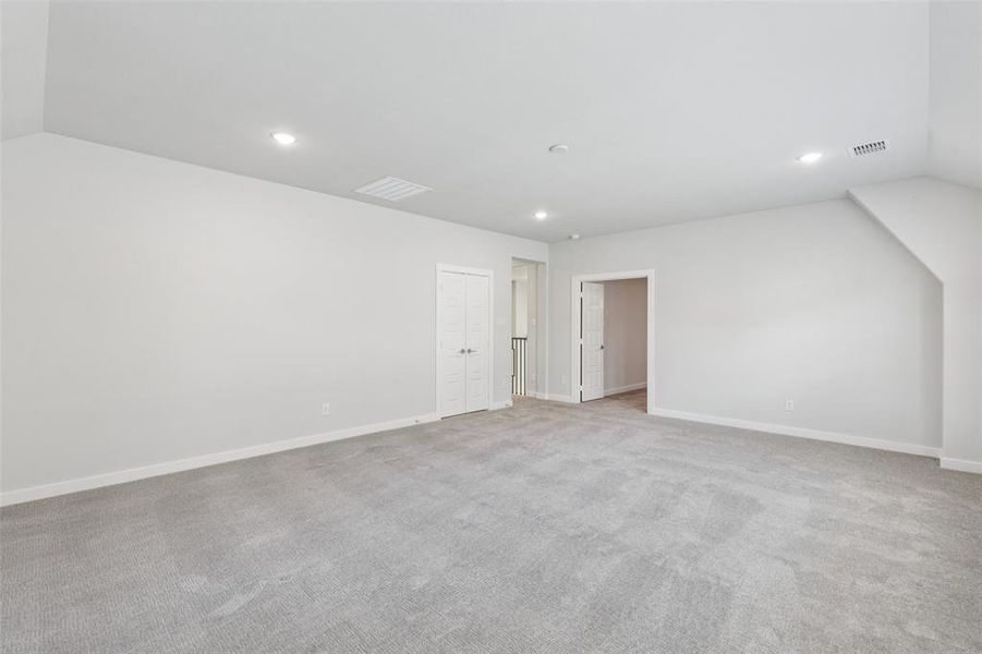 Spacious, unfurnished interior of a new home in Cross Creek Meadows, Celina (Image 27).