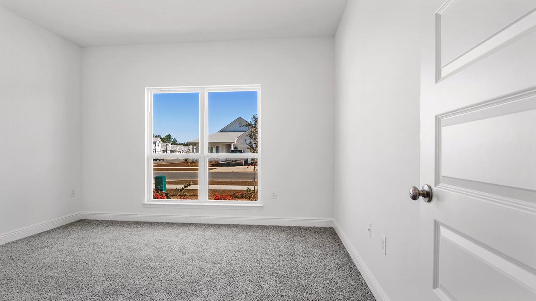 Spacious, unfurnished interior of a new home in Owl's Head Farms, Freeport (Image 19).