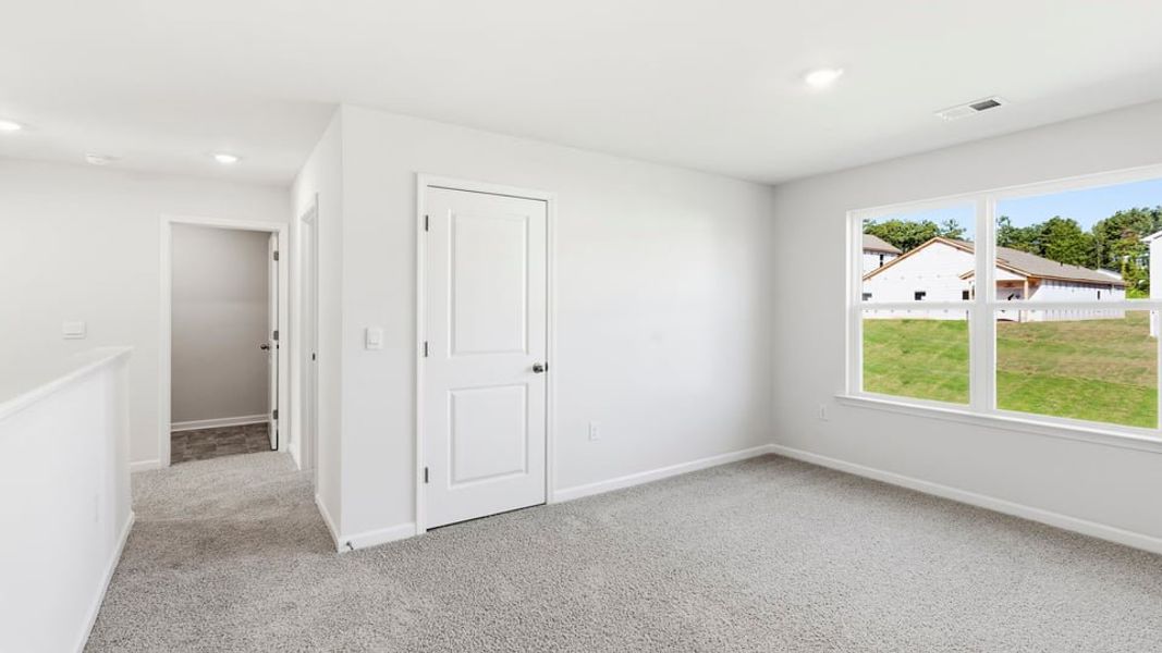Spacious, unfurnished interior of a new home in Sherwood Gardens, Landrum (Image 25).