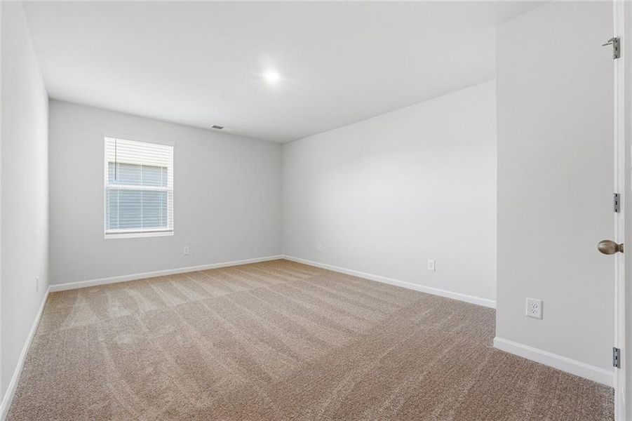 Spacious, unfurnished interior of a new home in River Walk Farm, Covington (Image 15).