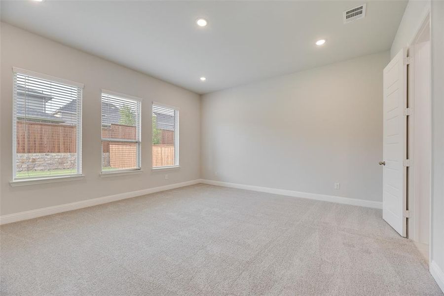 Spacious, unfurnished interior of a new home in Bayside, Rowlett (Image 29).