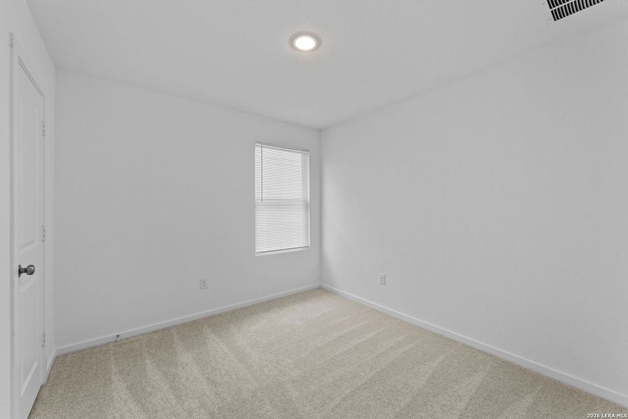 Spacious, unfurnished interior of a new home in Guadalupe Ridge, New Braunfels (Image 21).