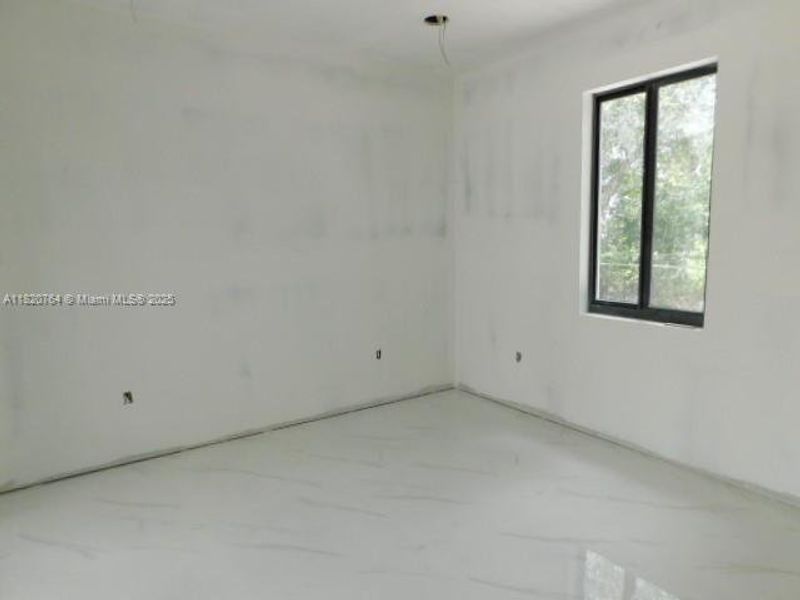 Spacious, unfurnished interior of a new home in , Clewiston (Image 16).