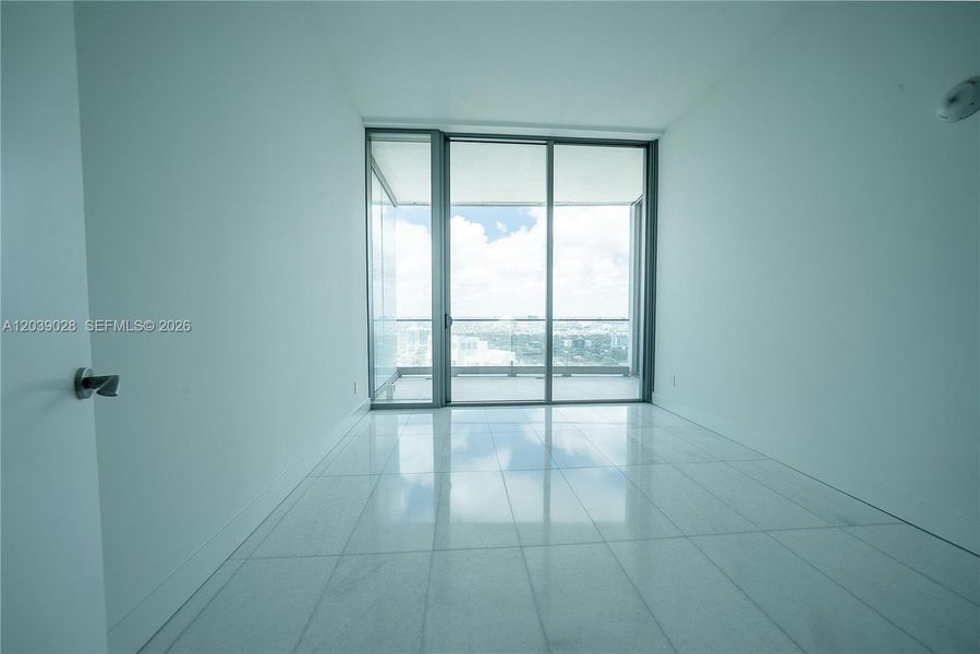 Spacious, unfurnished interior of a new home in , Miami (Image 21).