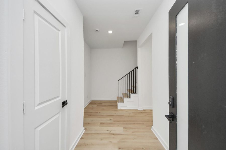 Spacious, unfurnished interior of a new home in , Houston (Image 38).