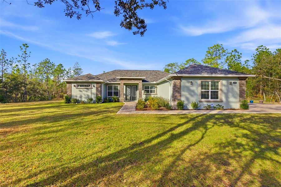 Exterior details and patio area of a home in , Beverly Hills (Image 39).