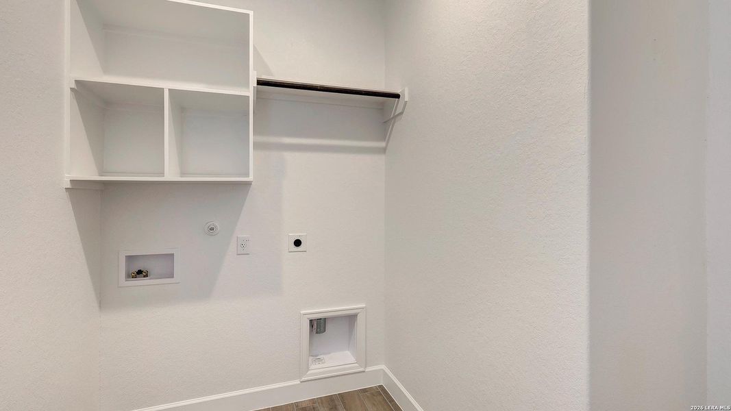 Spacious, unfurnished interior of a new home in Ladera, San Antonio (Image 18).