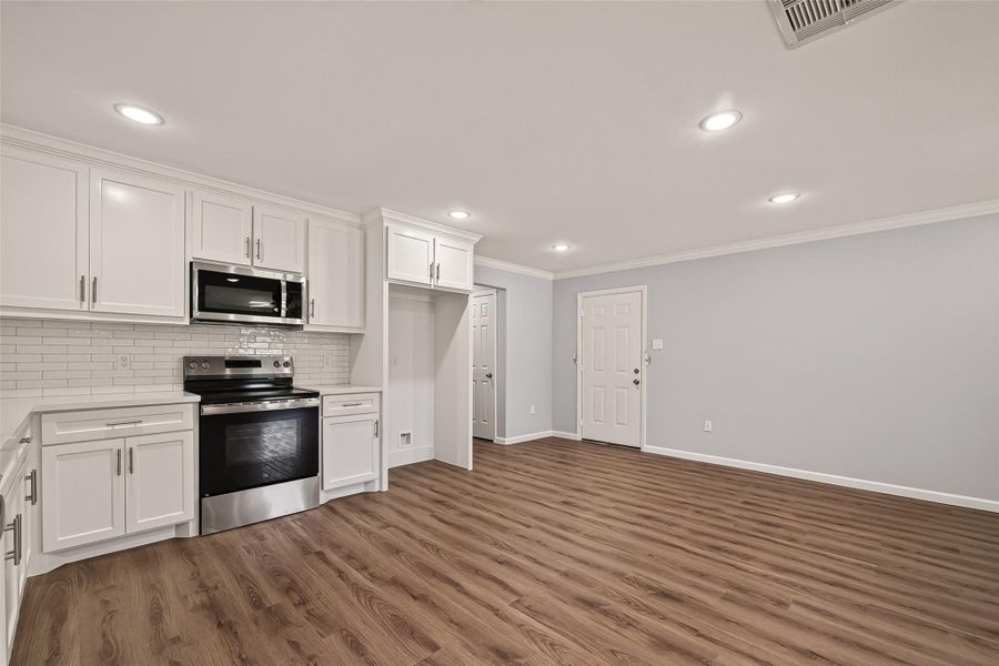 Spacious, unfurnished interior of a new home in , Houston (Image 15).