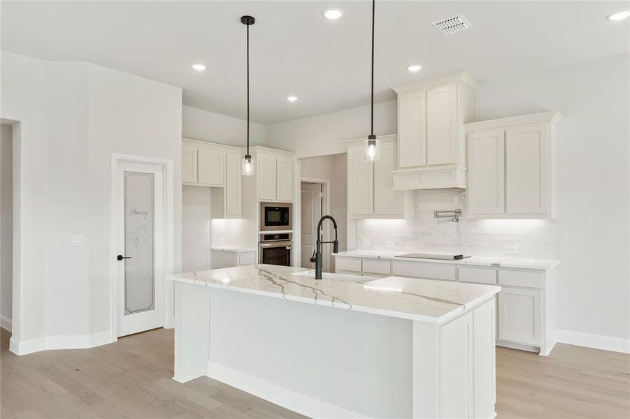 Furnished interior view inside a new home in North Grove, Waxahachie (Image 9).