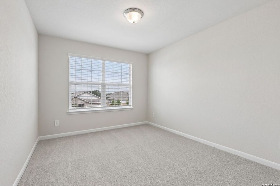 Spacious, unfurnished interior of a new home in Thomas Pond, San Antonio (Image 37).