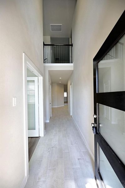 Spacious, unfurnished interior of a new home in Oakwood, Tomball (Image 12). Spacious, unfurnished interior of a new home in Oakwood, Tomball (Image 12).