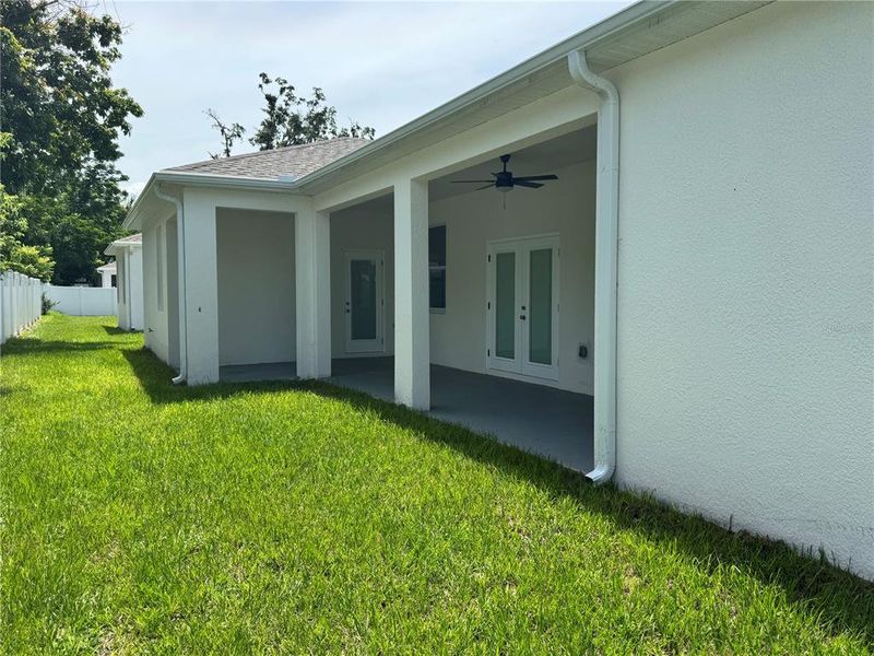 Exterior details and patio area of a home in , Dade City (Image 3).