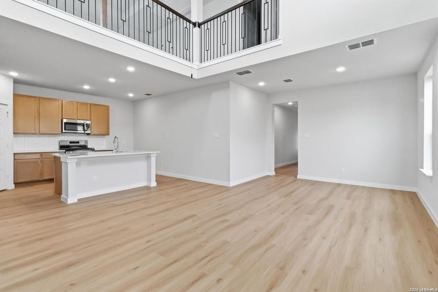 Spacious, unfurnished interior of a new home in Willow Point, San Antonio (Image 15).