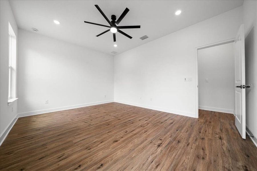 Spacious, unfurnished interior of a new home in , Weeki Wachee (Image 53).