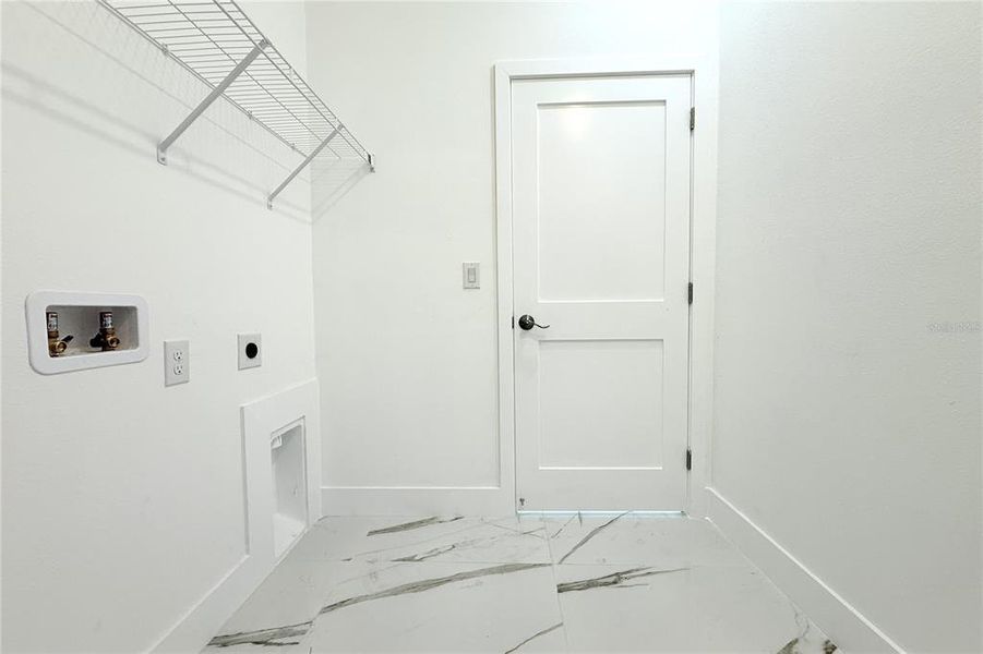 Spacious, unfurnished interior of a new home in , Tampa (Image 19).