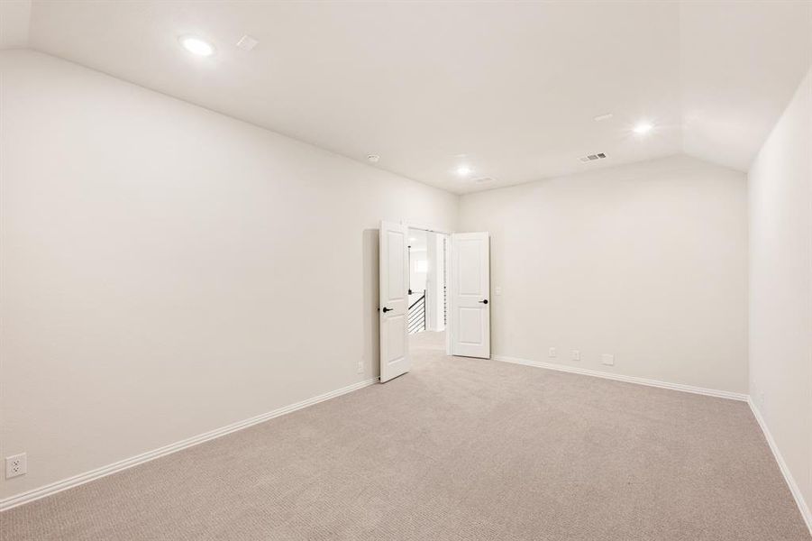 Spacious, unfurnished interior of a new home in The Oaks, Red Oak (Image 39).