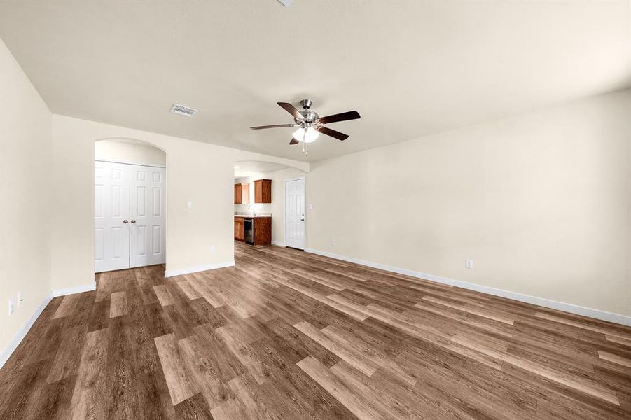 Spacious, unfurnished interior of a new home in , West Tawakoni (Image 13).