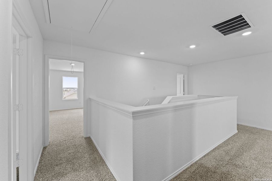 Spacious, unfurnished interior of a new home in Avenida, Converse (Image 13).
