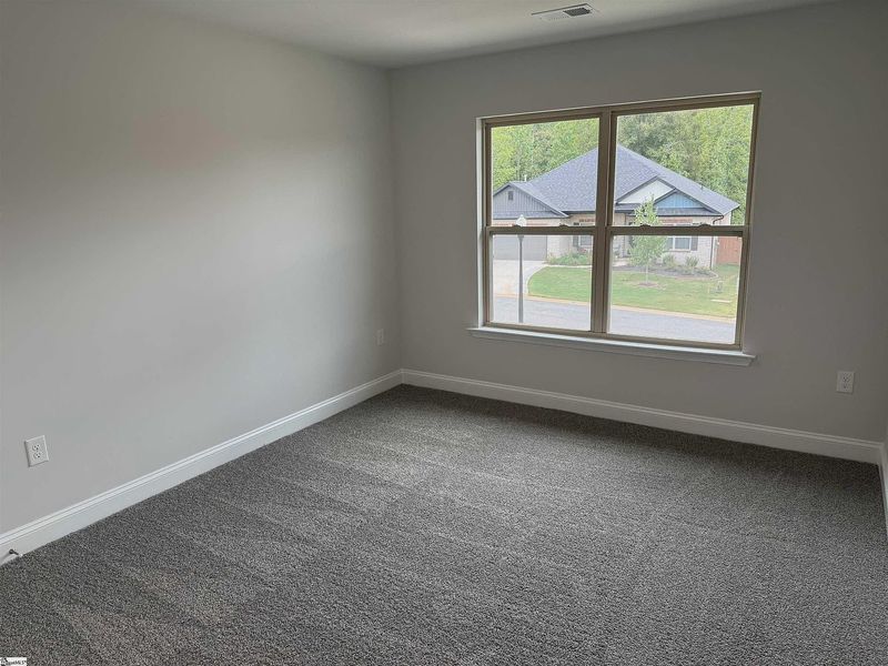 Spacious, unfurnished interior of a new home in Bracken Woods, Piedmont (Image 25).