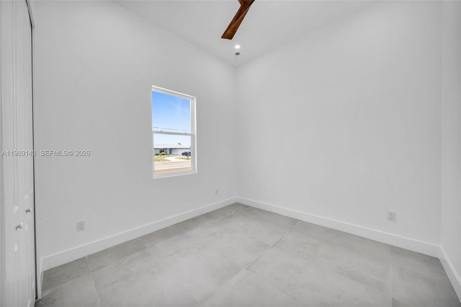 Spacious, unfurnished interior of a new home in , Cape Coral (Image 20).