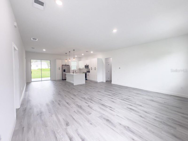 Spacious, unfurnished interior of a new home in , Ocala (Image 33).