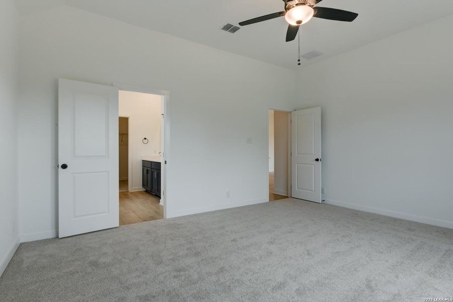 Spacious, unfurnished interior of a new home in Arcadia Ridge, San Antonio (Image 30).
