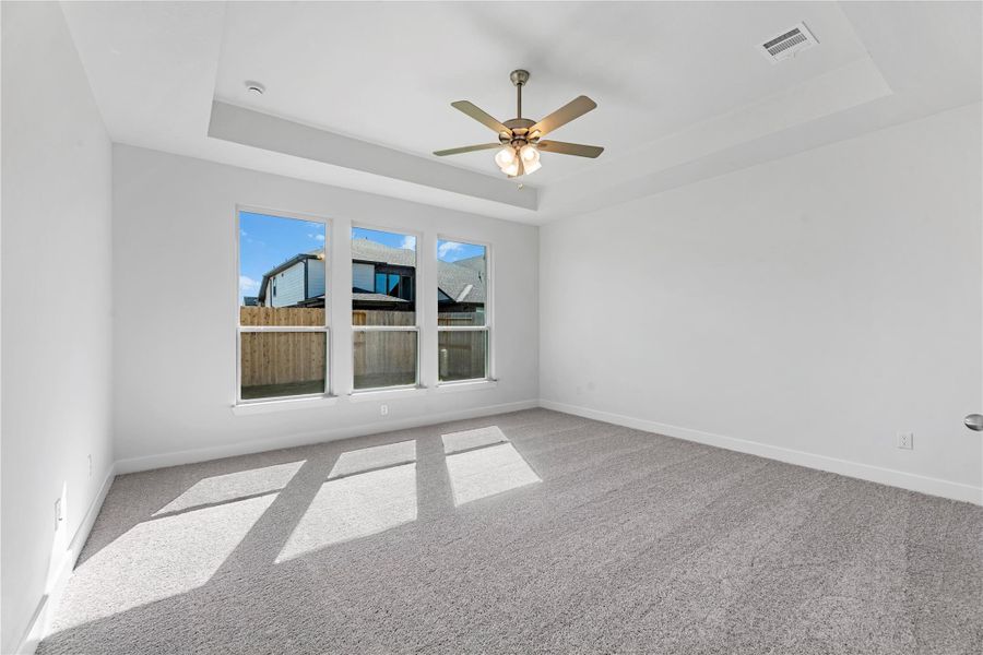 Spacious, unfurnished interior of a new home in Cross Creek West, Fulshear (Image 10).