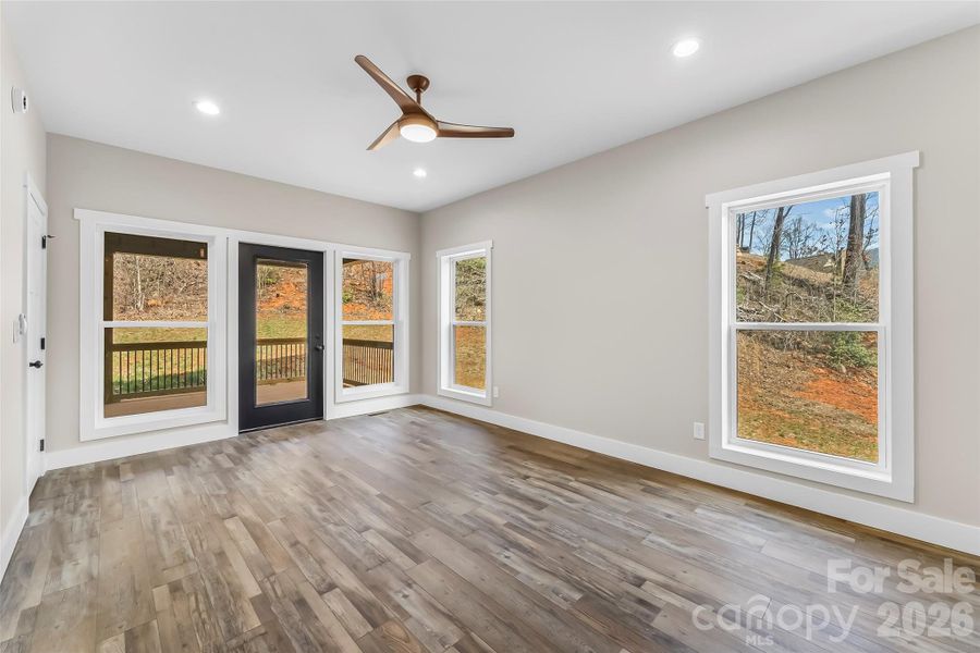 Spacious, unfurnished interior of a new home in , Marion (Image 34).