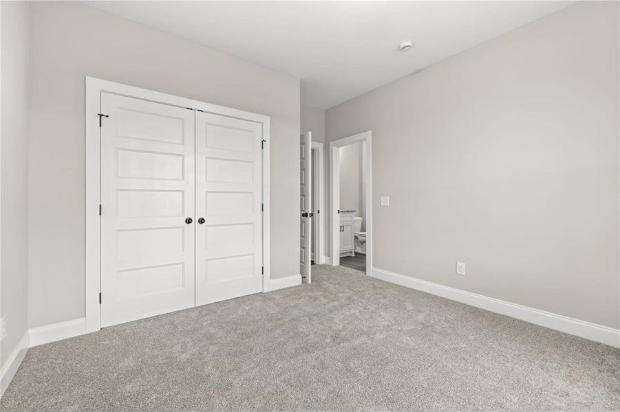 Spacious, unfurnished interior of a new home in , Jefferson (Image 36).