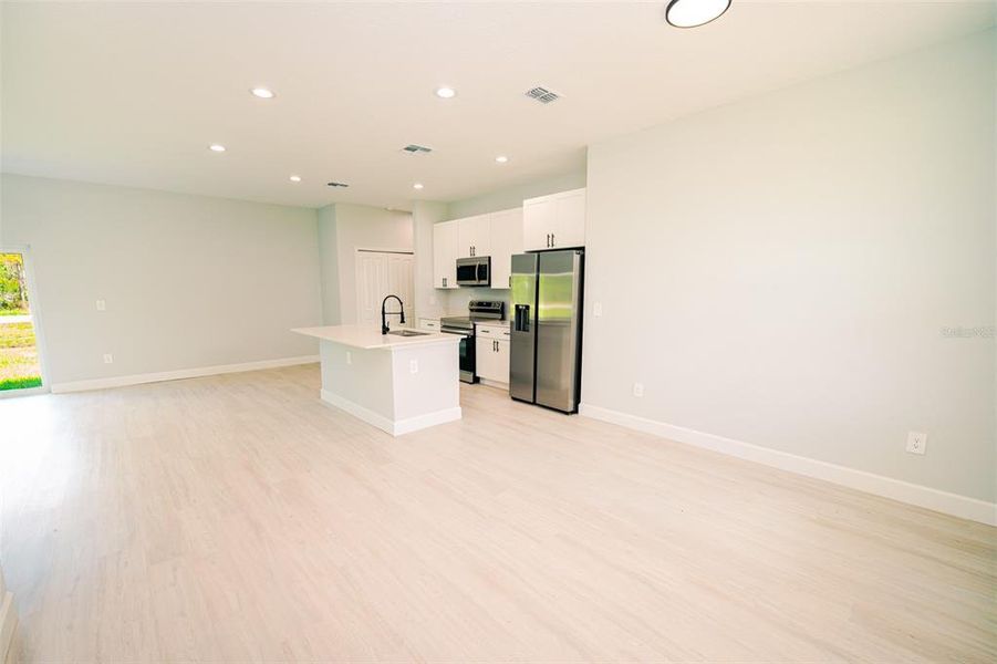 Spacious, unfurnished interior of a new home in , Kissimmee (Image 29).