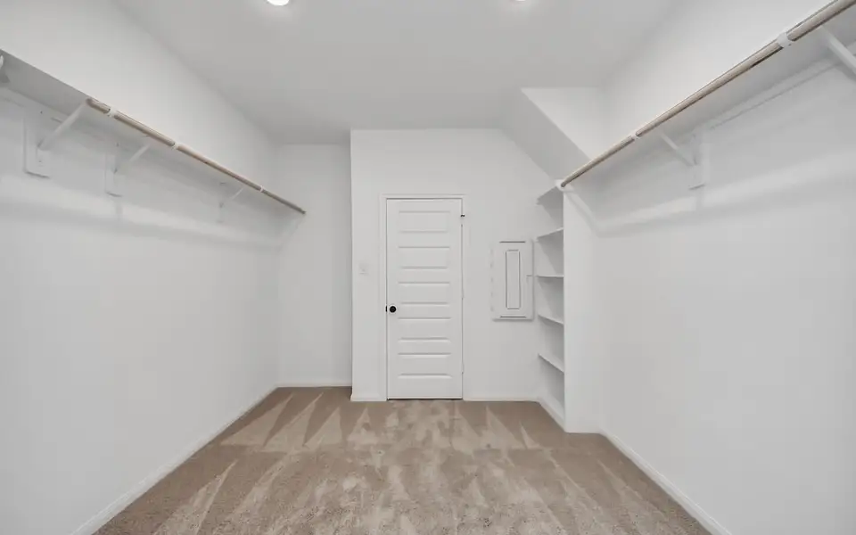 Spacious, unfurnished interior of a new home in Elyson, Katy (Image 8).