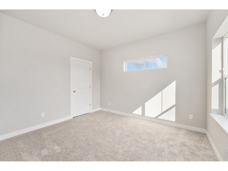 Spacious, unfurnished interior of a new home in The Lakes at Centerra - Discovery, Loveland (Image 13).