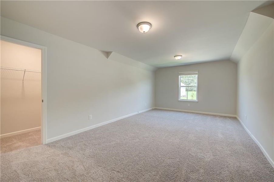 Spacious, unfurnished interior of a new home in Grandview at Millers Mill, Stockbridge (Image 15).