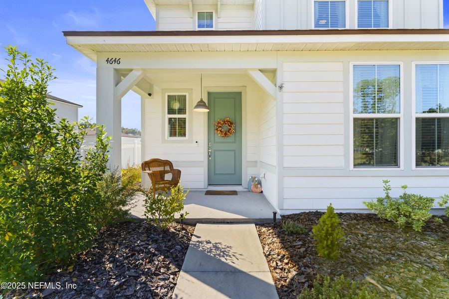 Exterior details and patio area of a home in Bradley Pond, Jacksonville (Image 3).