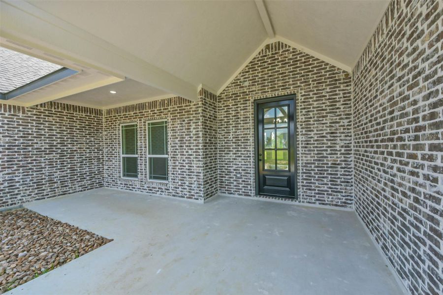 Exterior details and patio area of a home in , Baytown (Image 25).